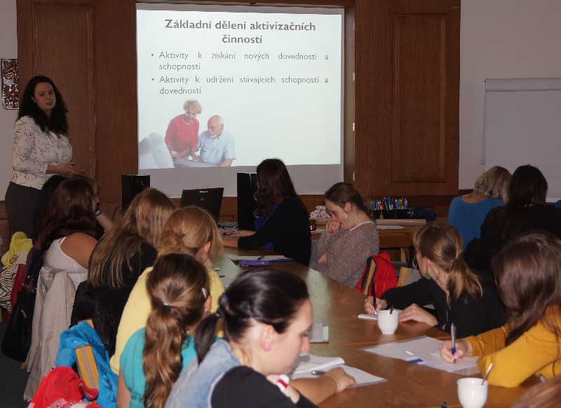 Studenti v Jihlavě debatovali o sociální práci ve zdravotníctví