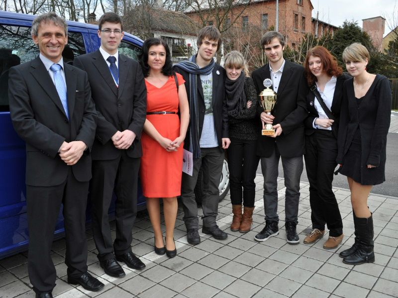 /uws_images/firmy/083199/clanky/studenti-z-vysociny-vezou-pohar-z-chebu-a-miri-do-evropy/000001_h.JPG