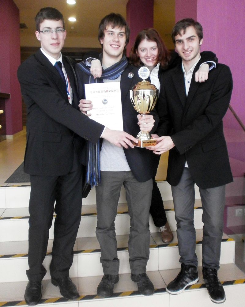 /uws_images/firmy/083199/clanky/studenti-z-vysociny-vezou-pohar-z-chebu-a-miri-do-evropy/000002_h.JPG