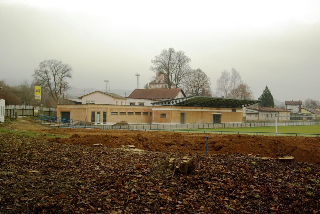 Světelské fotbalové kabiny z půlky hotové