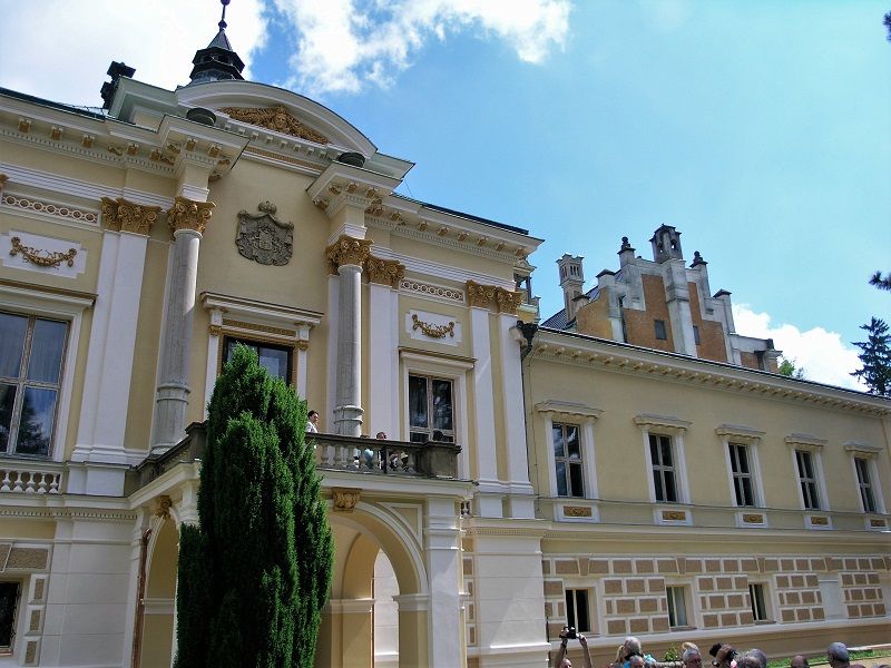 obrázek: Světelský zámek se opět proměnil, vrátil se na něj erb Salm-Reifferscheidtů