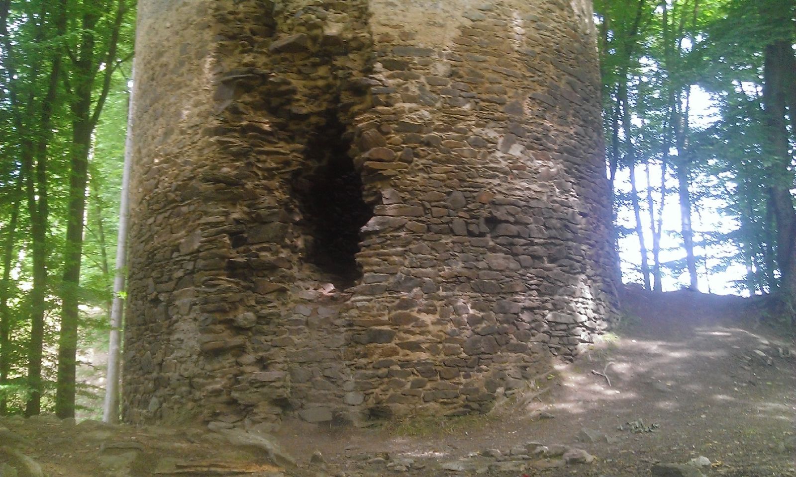 Tajemství chřenovického hrádku: kdo v něm schoval tajemný poklad?