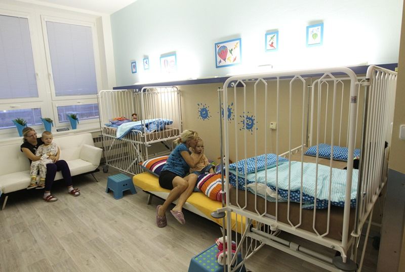 Těhotným chce jihlavská nemocnice nadělit pod stromeček nový pokoj