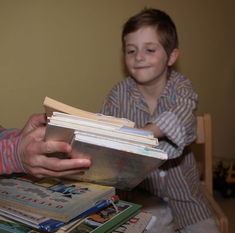 obrázek: Teta a strejda čtou dětem v jihlavské nemocnici knížky