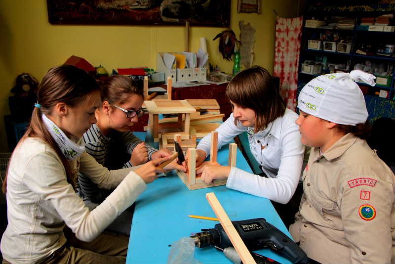 obrázek: Třebíčské skautky pomáhají ptáčkům