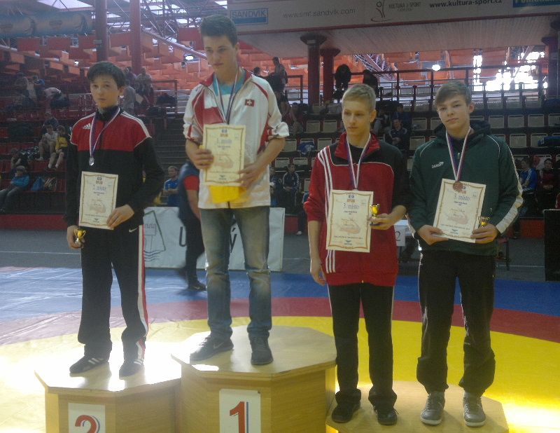 Tři medaile brodských zápasníků z Chomutova
