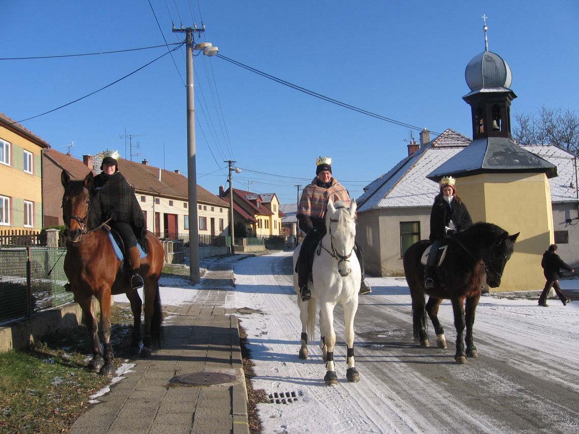 Tříkrálová sbírka v Hluboké na Třebíčsku na koních