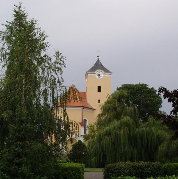 Třistaletý kostel v Martínkově zve o víkendu k oslavám