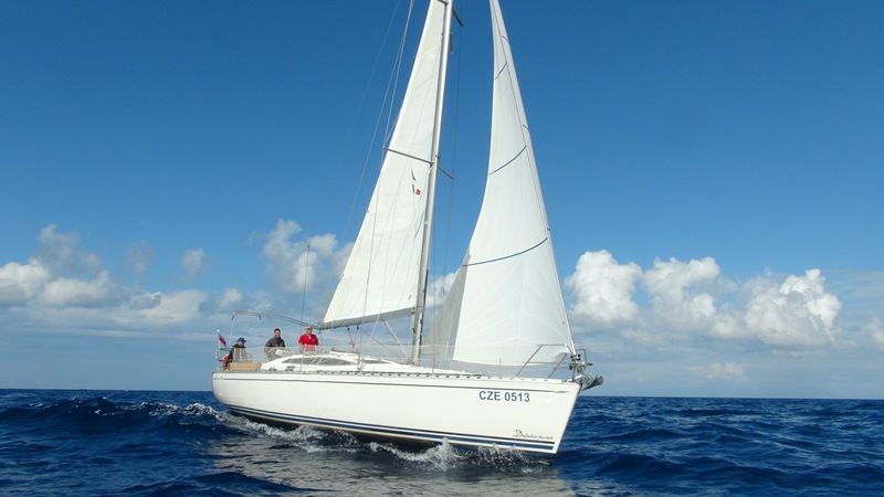 Tyrhénské moře prověřilo plachetnici Tomáše Kůdely