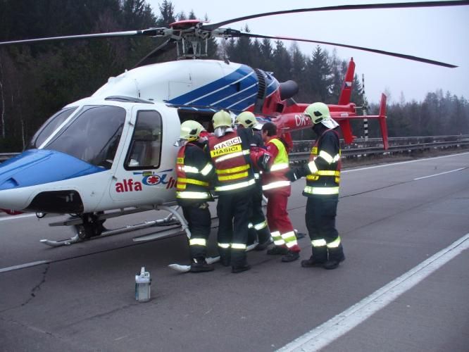 obrázek: U havárie na dálnici na Vysočině zasahoval vrtulník