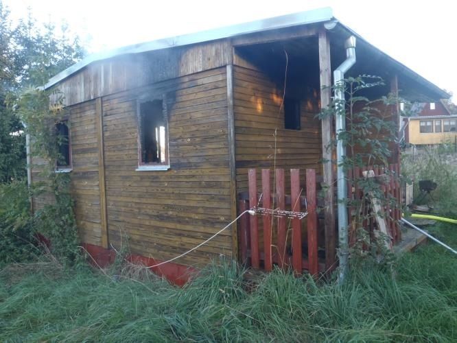 U Pelhřimova hořela chata, hasiči nevylučují žháře