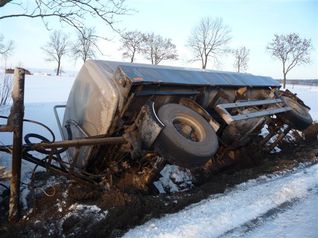 U Zhoře havarovala cisterna