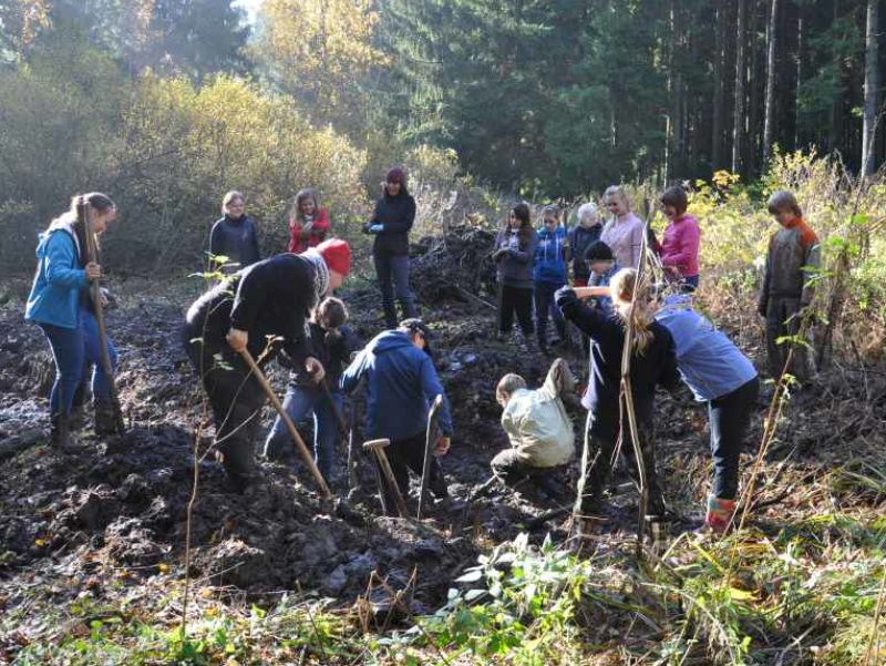 obrázek: Učebna novoměstské základní školy se pomalu zaplavuje vodou