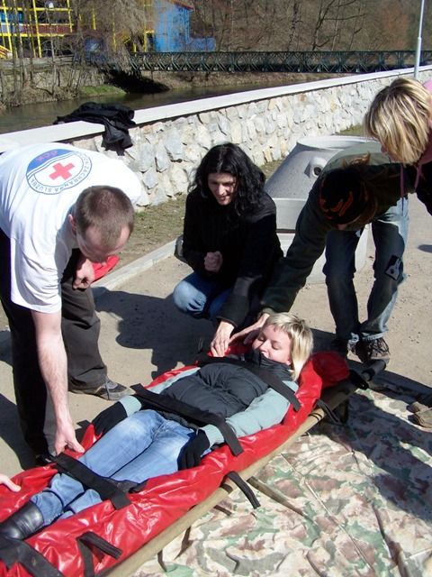 Učitelé a záchranáři: První pomoc patří do škol