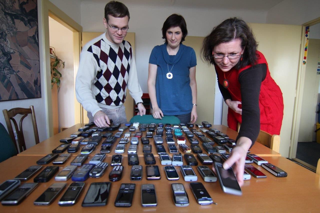 obrázek: Úředníci jihlavského magistrátu věnovali stovku mobilů