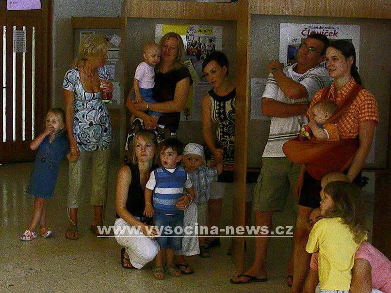 V Brodě zahájili výstavu mateřských center