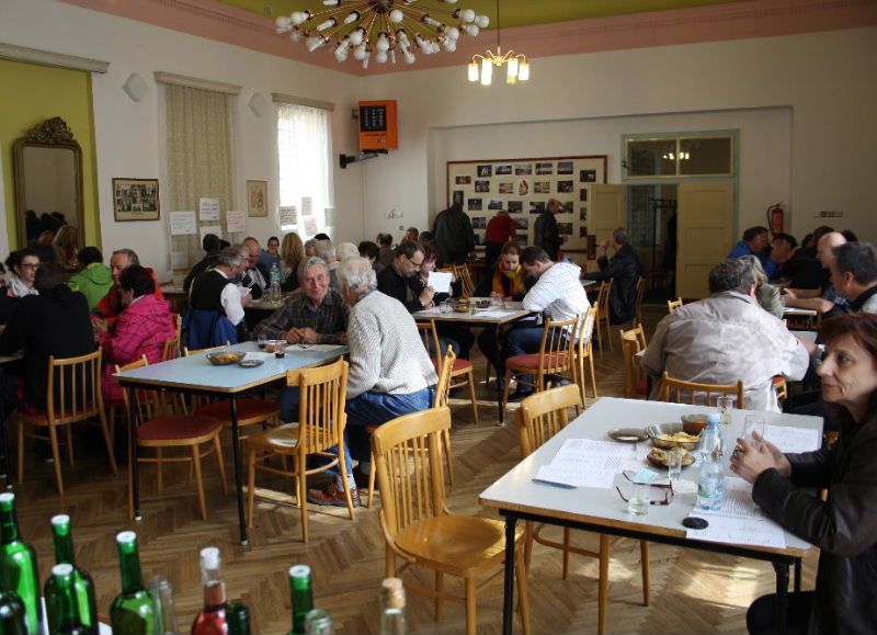 obrázek: V Jaroměřicích ochutnávali vína