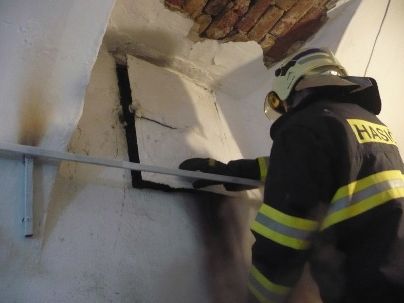V Jemnici hořel zanesený komín v jednom z obchodů