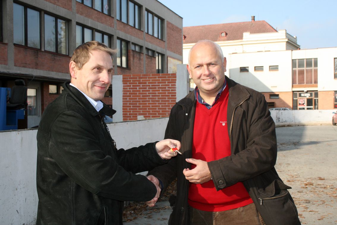V Jihlavě poklepali základní kámen hokejové haly, v pondělí začnou stavět
