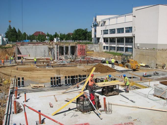 V Jihlavě roste nový pavilon urgentní a intenzivní péče