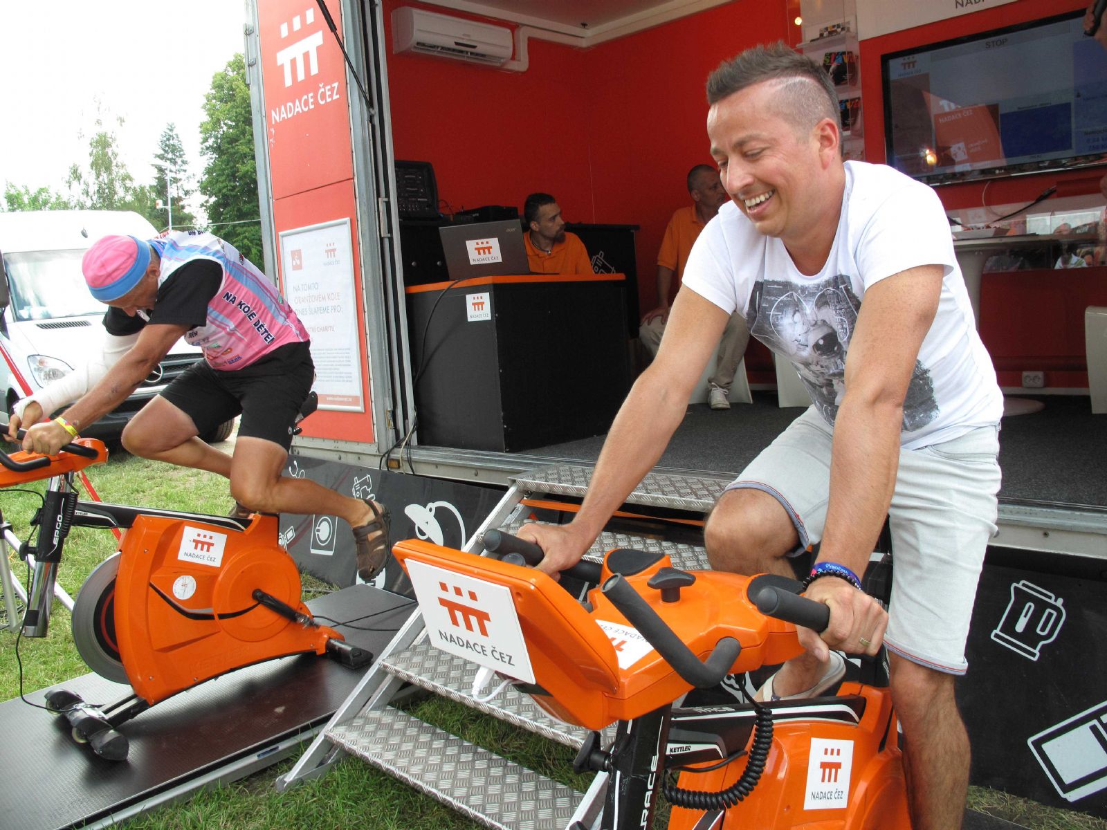 V jihlavském amfiteátru šlápli lidé do pedálů Oranžového kola