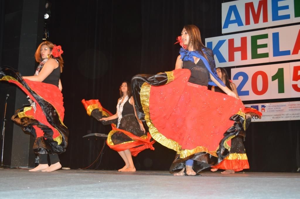 obrázek: V jihlavském Domě kultury tancovaly desítky Romů