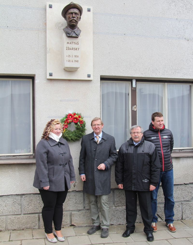 V Kožichovicích odhalili bustu slavnému rodákovi