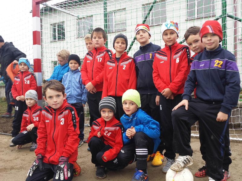 obrázek: V Novém Městě na Moravě se malí hráči radují z moderního hřiště Holubka