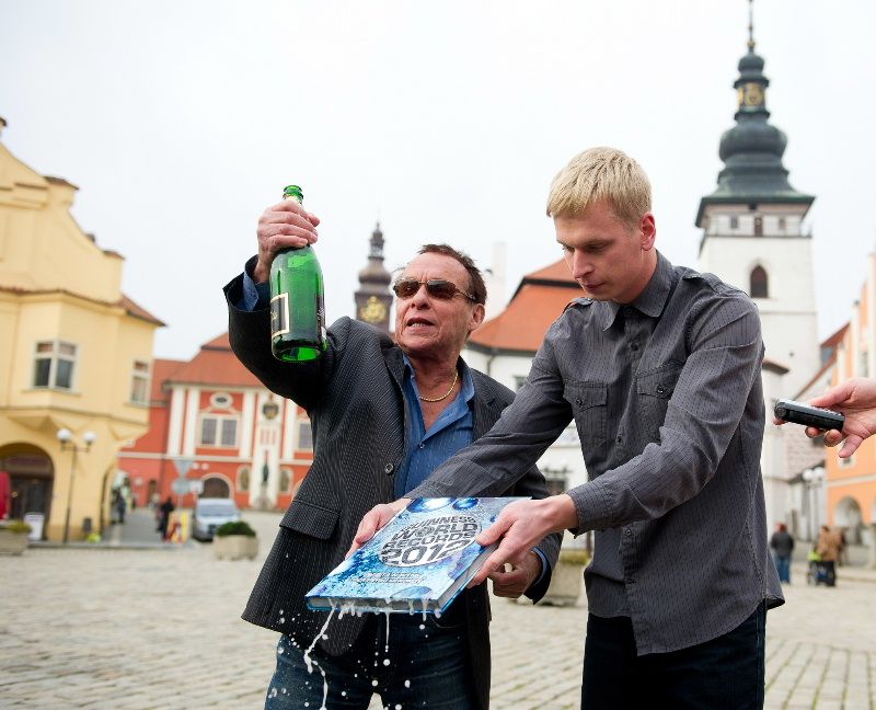 V Pelhřimově pokřtili novou Guinnessovu knihu na rok 2012