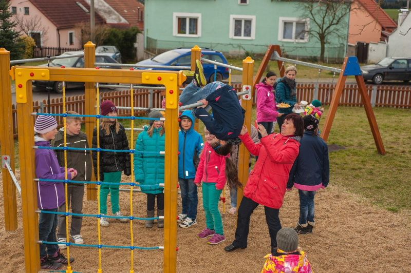 obrázek: V Polici na Vysočině dostaly děti nové bezpečné hřiště