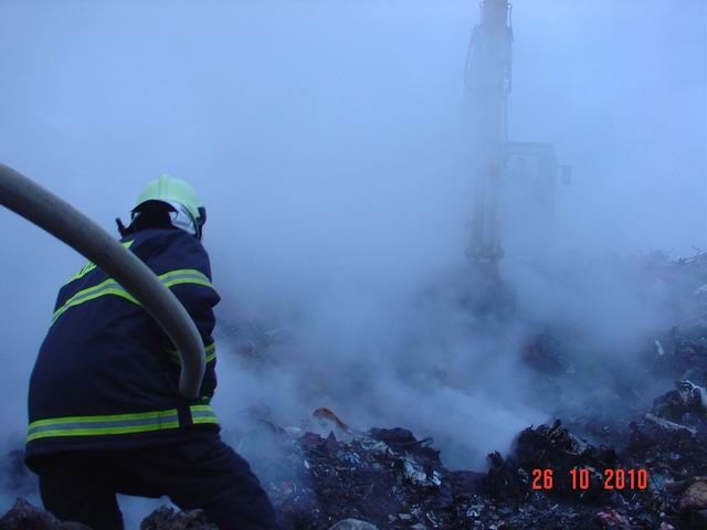 V Ronově nad Sázavou hořela skládka komunálního odpadu