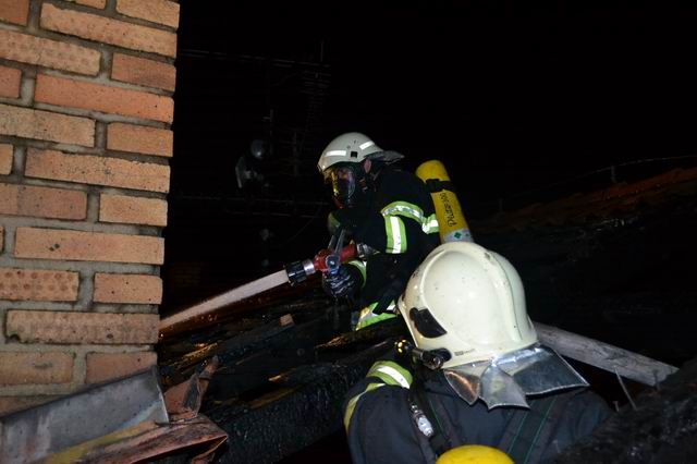 obrázek: V Rušinově na Havlíčkobrodsku hořela střecha bytového domu