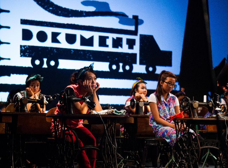 V rytmu šicích strojů - Továrenské zahájení 18. MFDF Jihlava