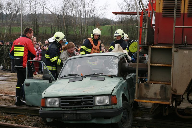 V Sedleci simulovali dopravní nehody na železnici