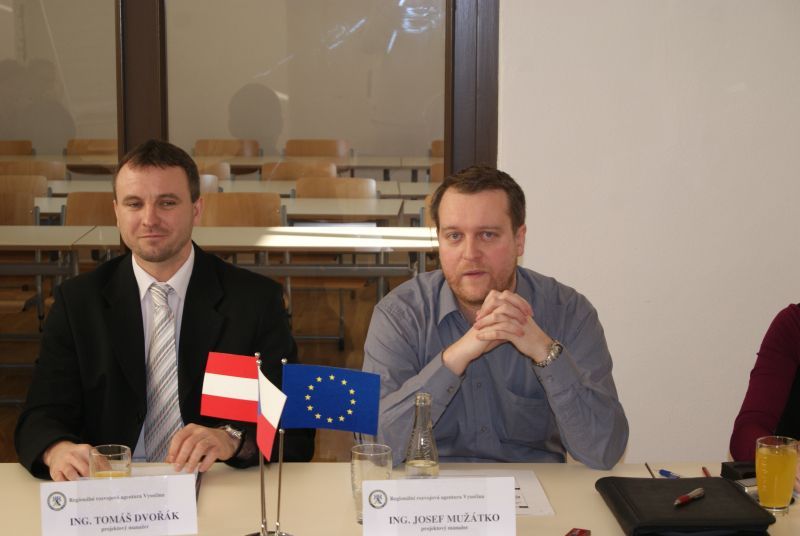 /uws_images/firmy/083199/clanky/v-telci-se-radili-jak-dal-s-fondem-malych-projektu/000002_h.jpg