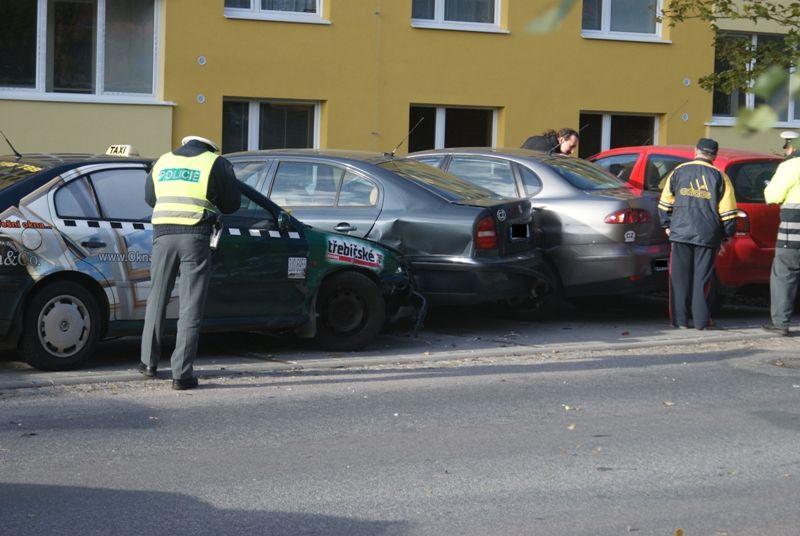 V Třebíči nehoda šesti aut