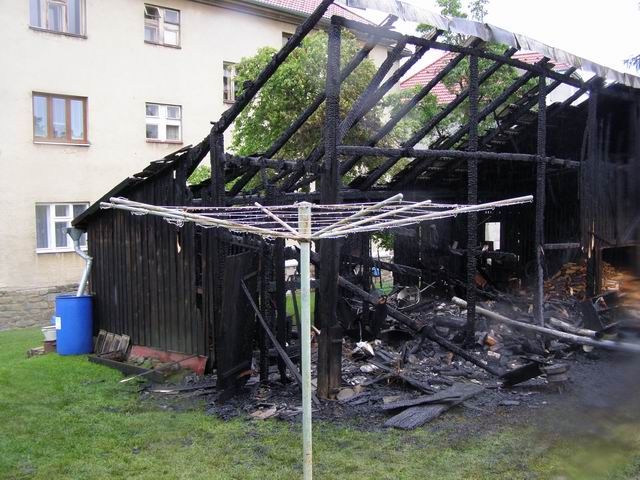 V Třešti shořela dřevěná kůlna