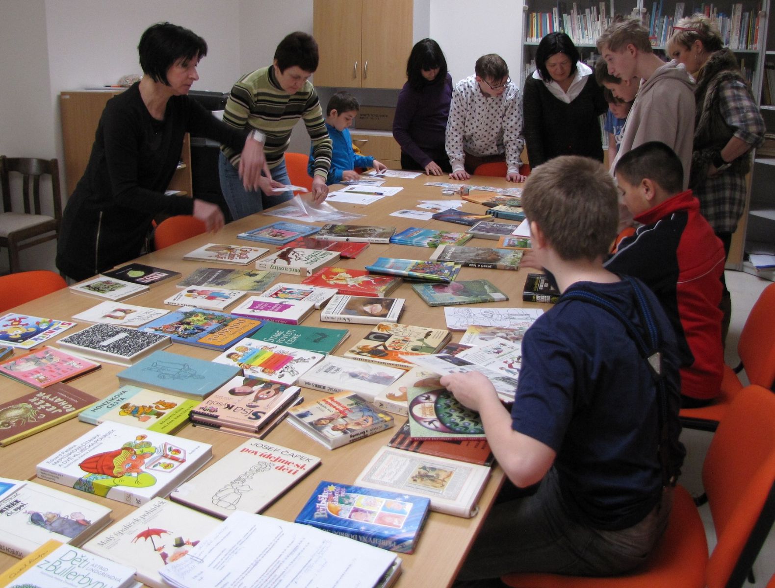 obrázek: V Základní škole U Trojice čtou dětem