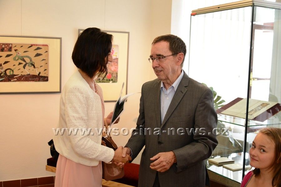 obrázek: Václav Miláček pokřtil v Brodě svou knihu o pediatrii