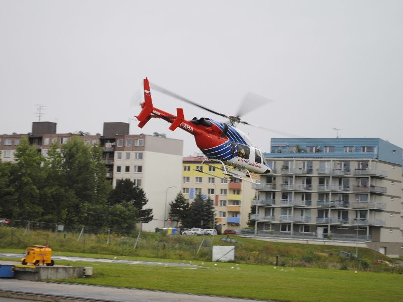 Vážná nehoda v Ledči, dívce pomohli hasiči, lidé jim děkují