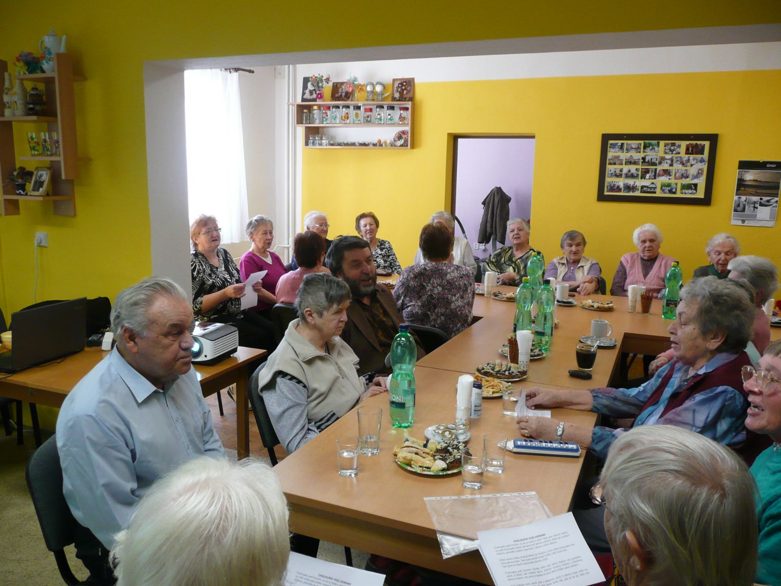 obrázek: Včela a Klub v 9 úřadují v opravených prostorách