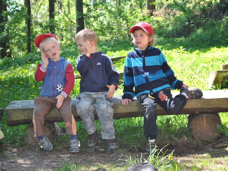 Ve Dvorečku jsou děti většinu času venku, kde si hrají a učí se