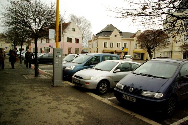 Ve Světlé je zpoplatněna polovina náměstí