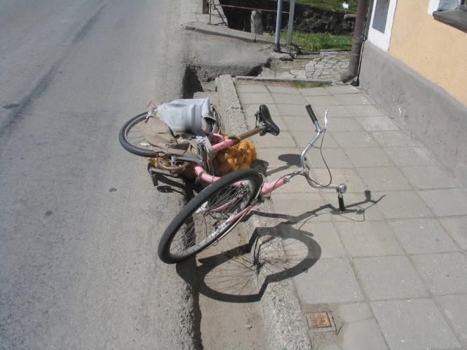 Ve Vatíně na Žďársku havarovala cyklistka