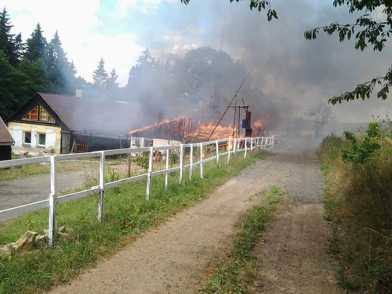 obrázek: Ve Vojslavice na Pelhřimovsku hořela stodola