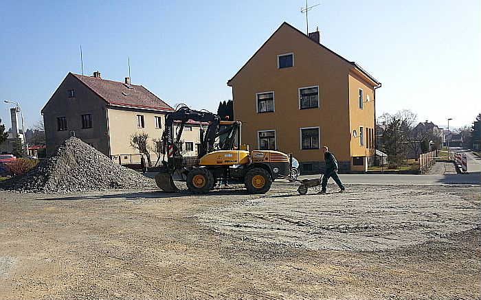 Ve Ždírci nad Doubravou rekonstruují náměstí 9. května