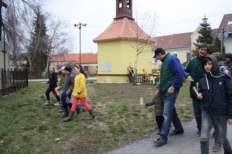 Velikonoční hrkání v Příložanech u Jaroměřic nad Rokytnou