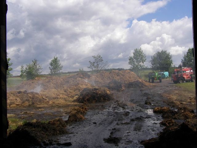 Velkokapacitní seník hořel ve Zhoři