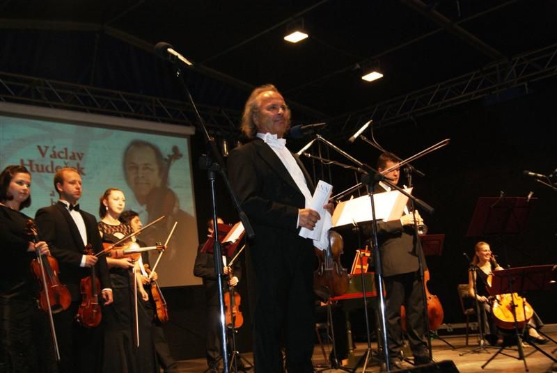 Vstupní koncert budějovického festivalu ukončila bouřka