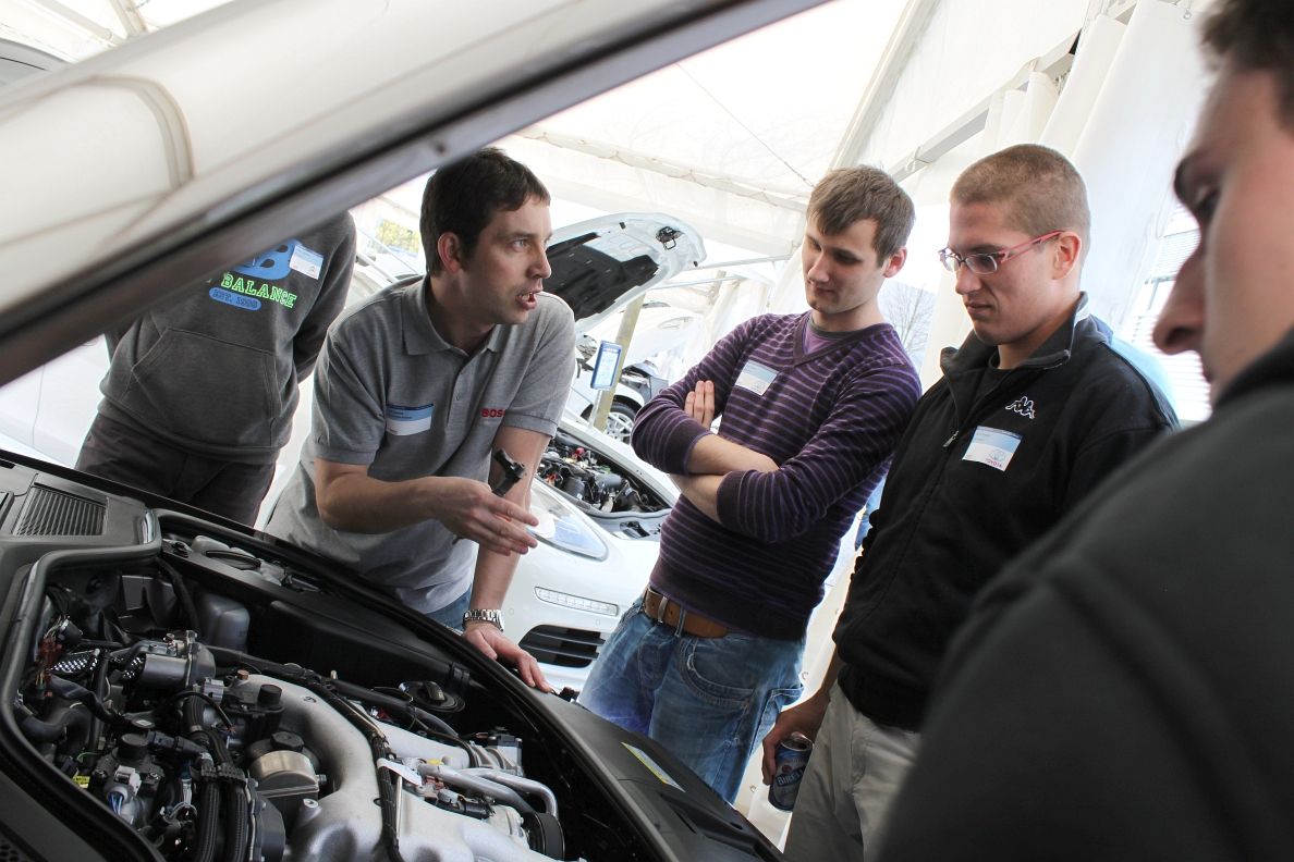 Vysokoškoláci zavítali na High-Tech Day do firmy Bosch Diesel, s. r. o.